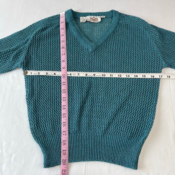 August Max Vintage Green Eyelet Sweater V-Neck Women's size Medium Silk Blend - Picture 3 of 5